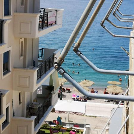 Comfortable Beachfront Apartment Loutraki  Bagian luar foto