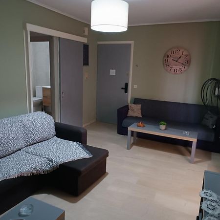 Comfortable Beachfront Apartment Loutraki  Bagian luar foto