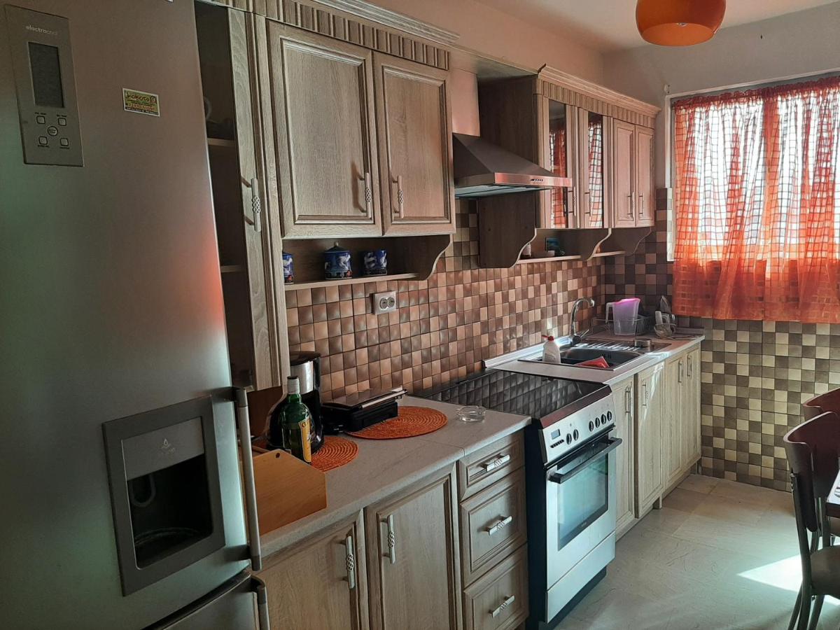Comfortable Beachfront Apartment Loutraki  Bagian luar foto