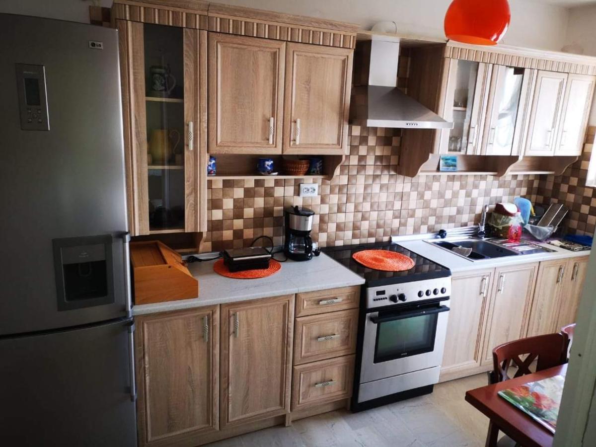 Comfortable Beachfront Apartment Loutraki  Bagian luar foto
