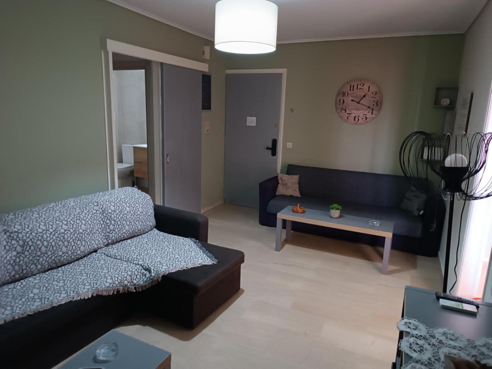 Comfortable Beachfront Apartment Loutraki  Bagian luar foto
