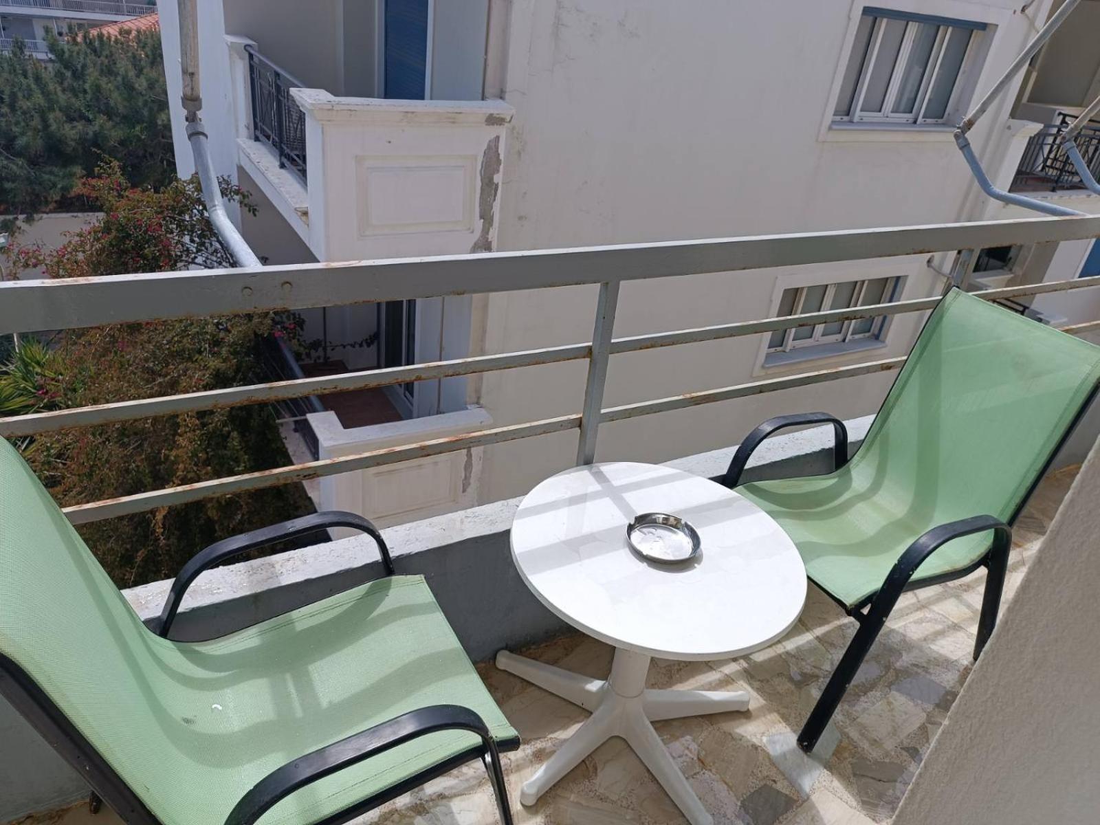 Comfortable Beachfront Apartment Loutraki  Bagian luar foto